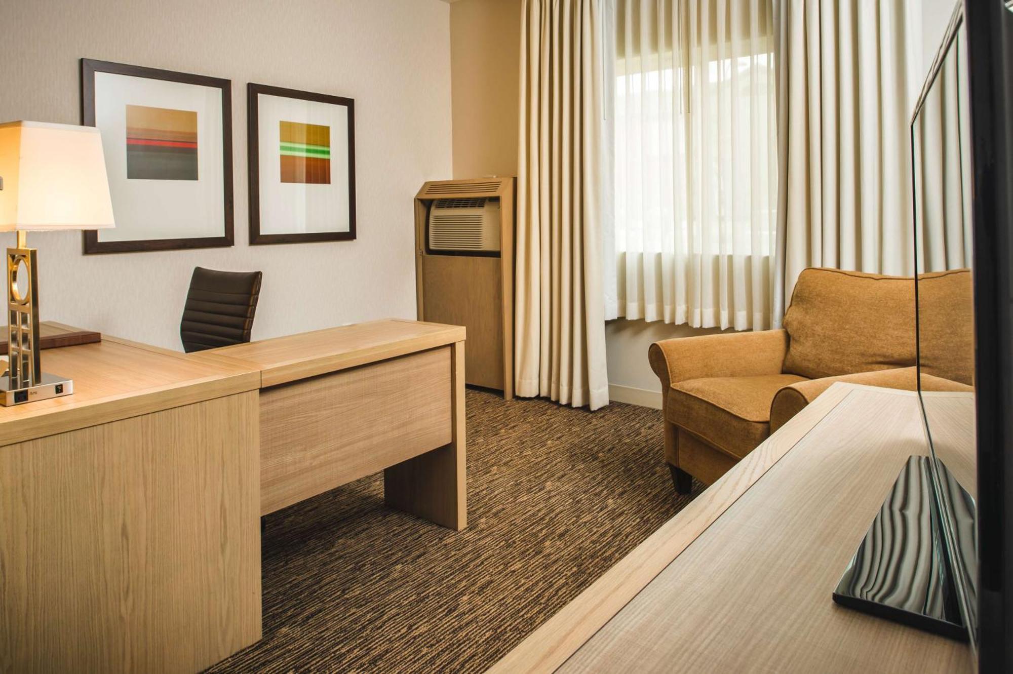 Doubletree By Hilton Olympia Hotel Exterior photo