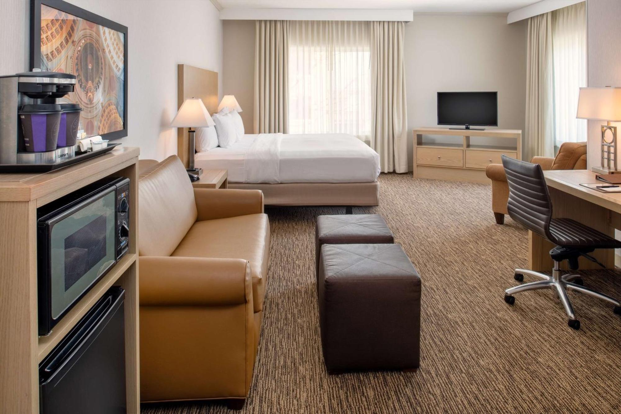 Doubletree By Hilton Olympia Hotel Exterior photo