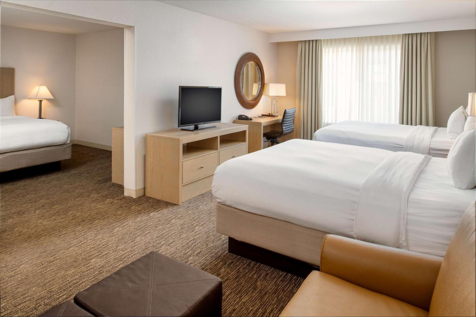 Doubletree By Hilton Olympia Hotel Exterior photo